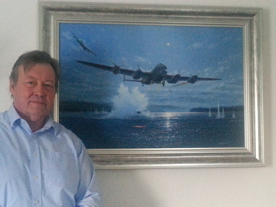 Simon Atack, Aviation Artist with his painting, Hopgood’s Courageous Run